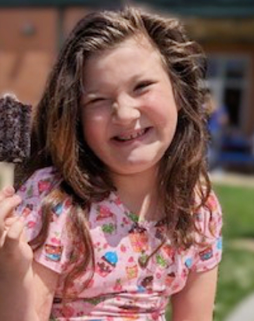 Annalee - 10, F